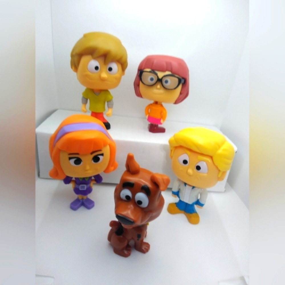 Scooby-Doo and The Gang McDonald's Happy Meal Bobbleheads 2021